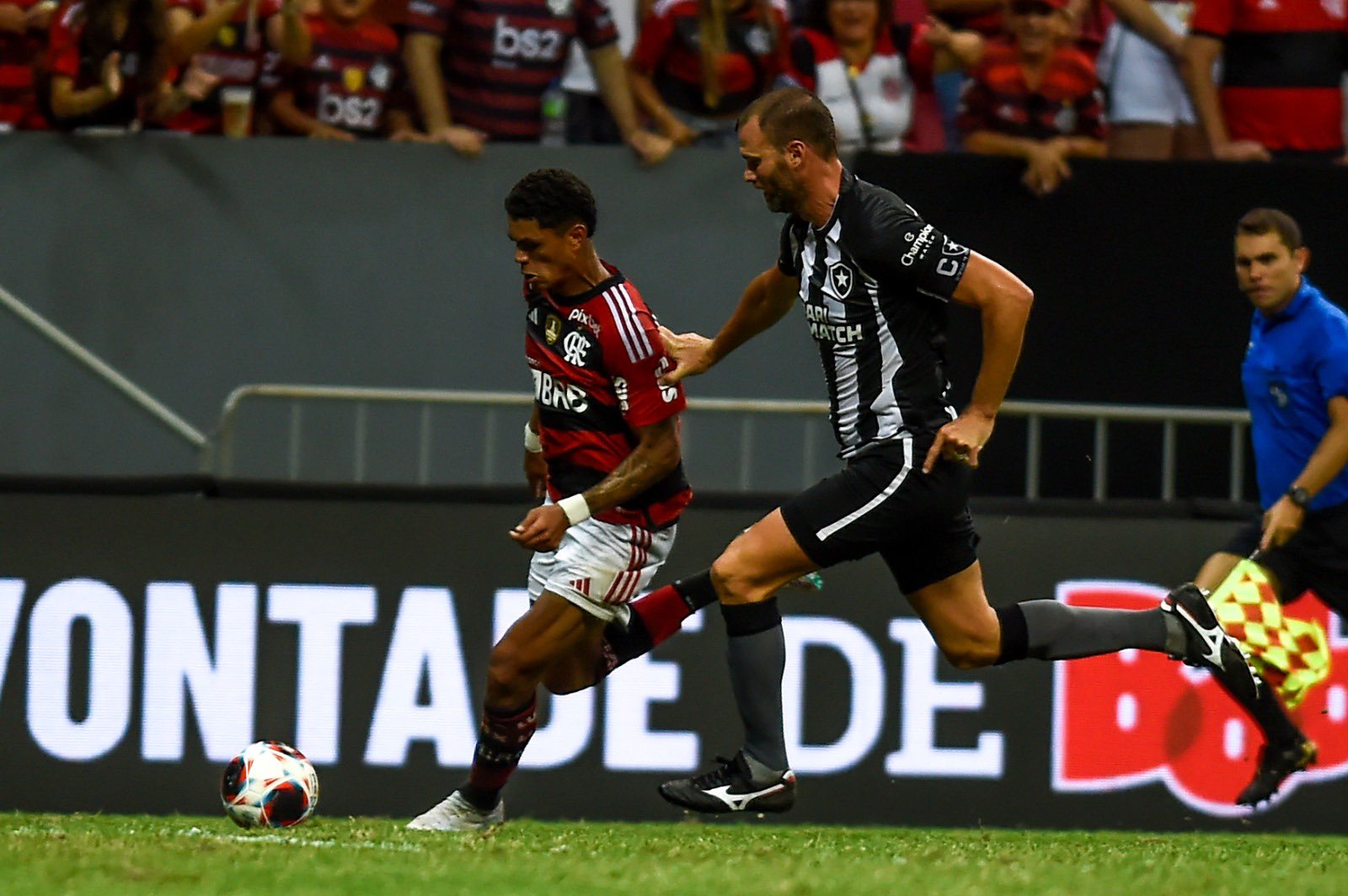 Com gol-relâmpago, Flamengo vence o Botafogo e garante vaga nas semifinais do estadual