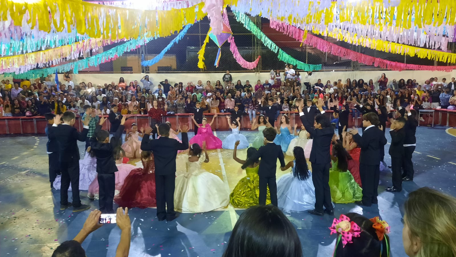 Arraiá do Vicente reúne mais de mil pessoas abrindo as festas juninas em Barra de São Francisco