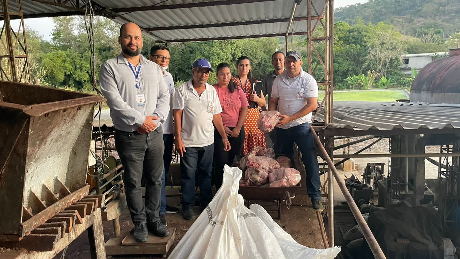 Procon interdita mais um açougue de supermercado, com 300 kg de carne imprópria para consumo