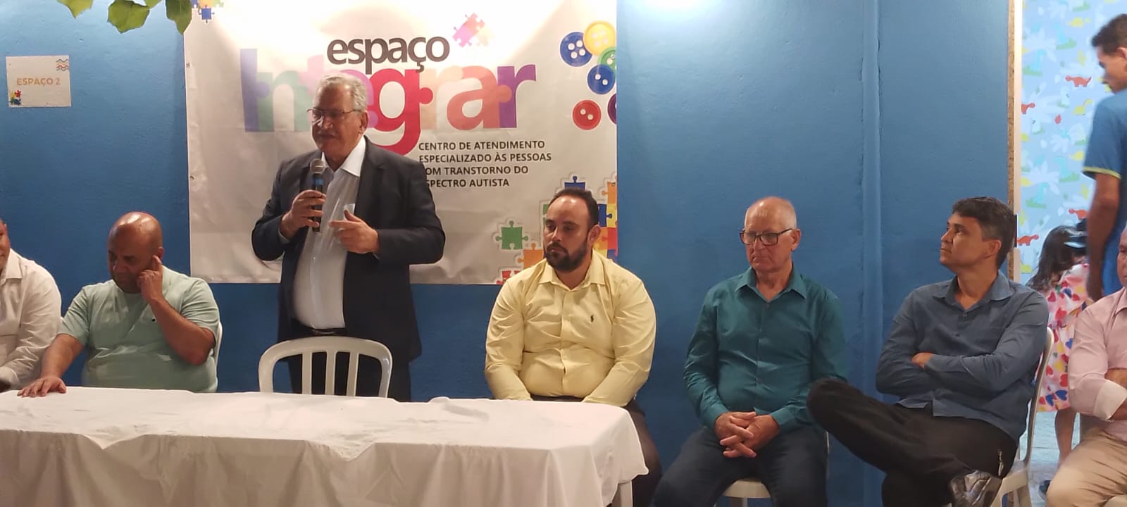 Prefeito entrega Espaço Integrar e pede apoio de empresários para manter a clínica