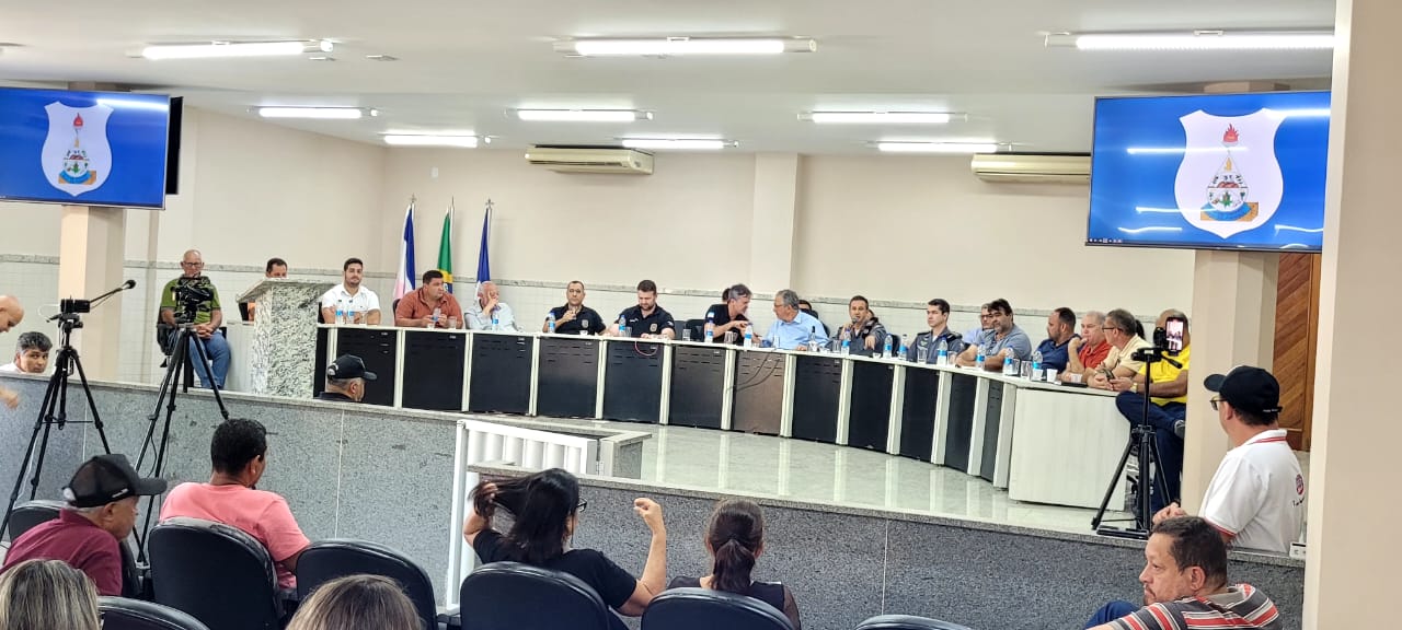 Comunidade e autoridades se unem em busca de solução para os moradores em situação de rua