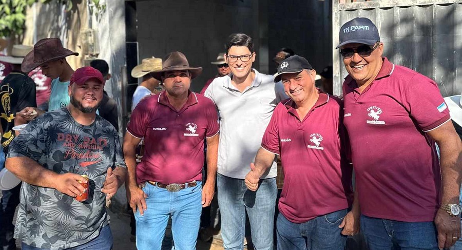 Mazinho dos Anjos participa de cavalgada no interior de Água Doce do Norte em companhia de vereadores e prefeito