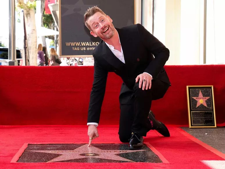 Macaulay Culkin finalmente ganha estrela na Calçada da Fama