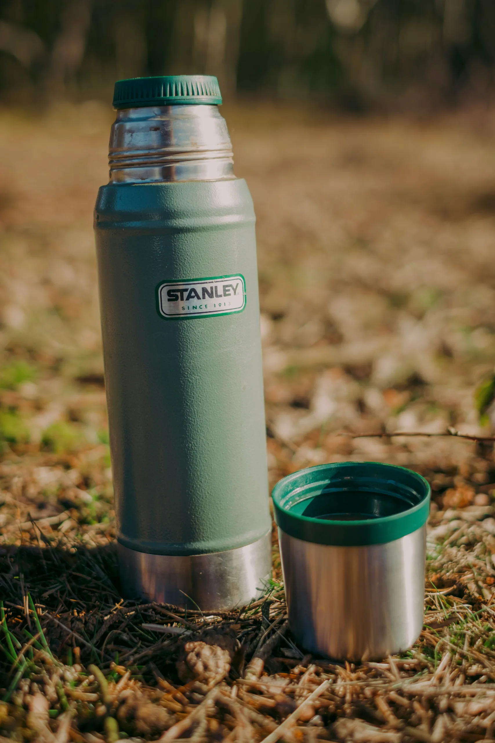 Copos e Garrafas Stanley: Testes Revelam Presença de Chumbo