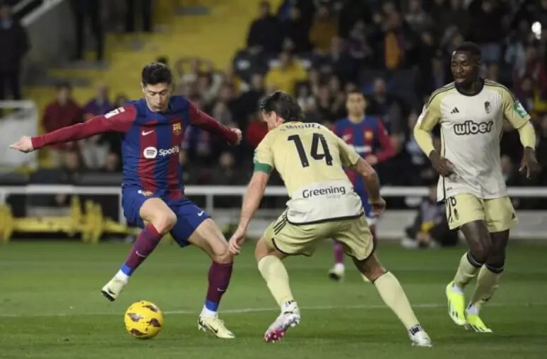 Barcelona e Granada empatam em partida eletrizante