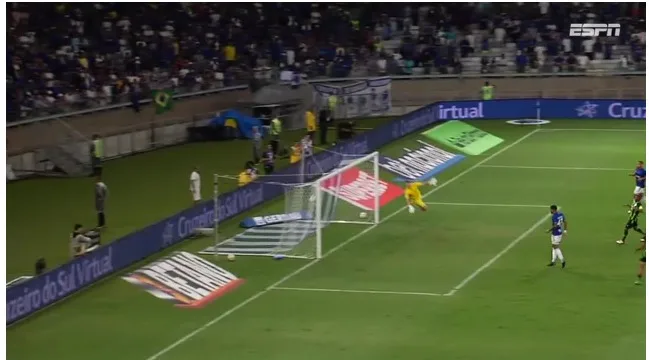 Cruzeiro é derrotado pelo América-MG, perde a invencibilidade e é vaiado