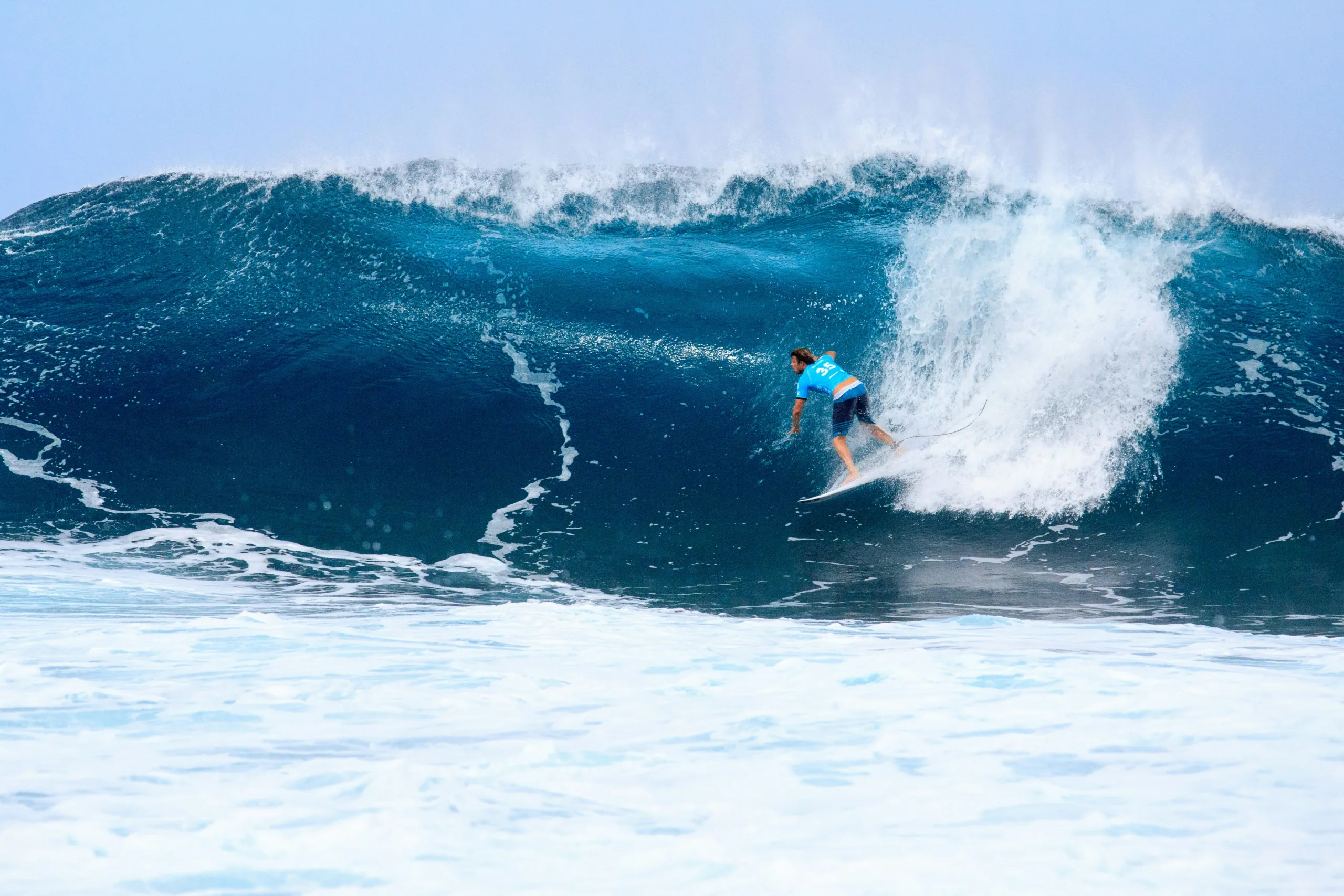 Riding the Waves at the Liga Mundial de Surfe: Exploring the Banzai Pipeline and the Volcom Pipe Pro