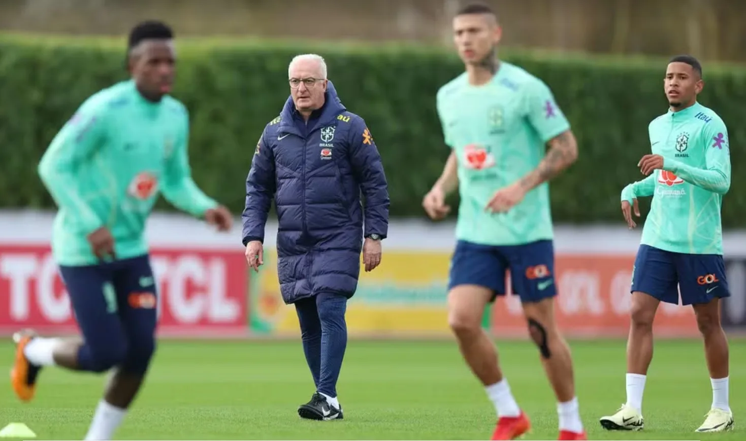 Dorival conduz primeiro treino completo da Seleção em Londres antes de amistoso contra Inglaterra