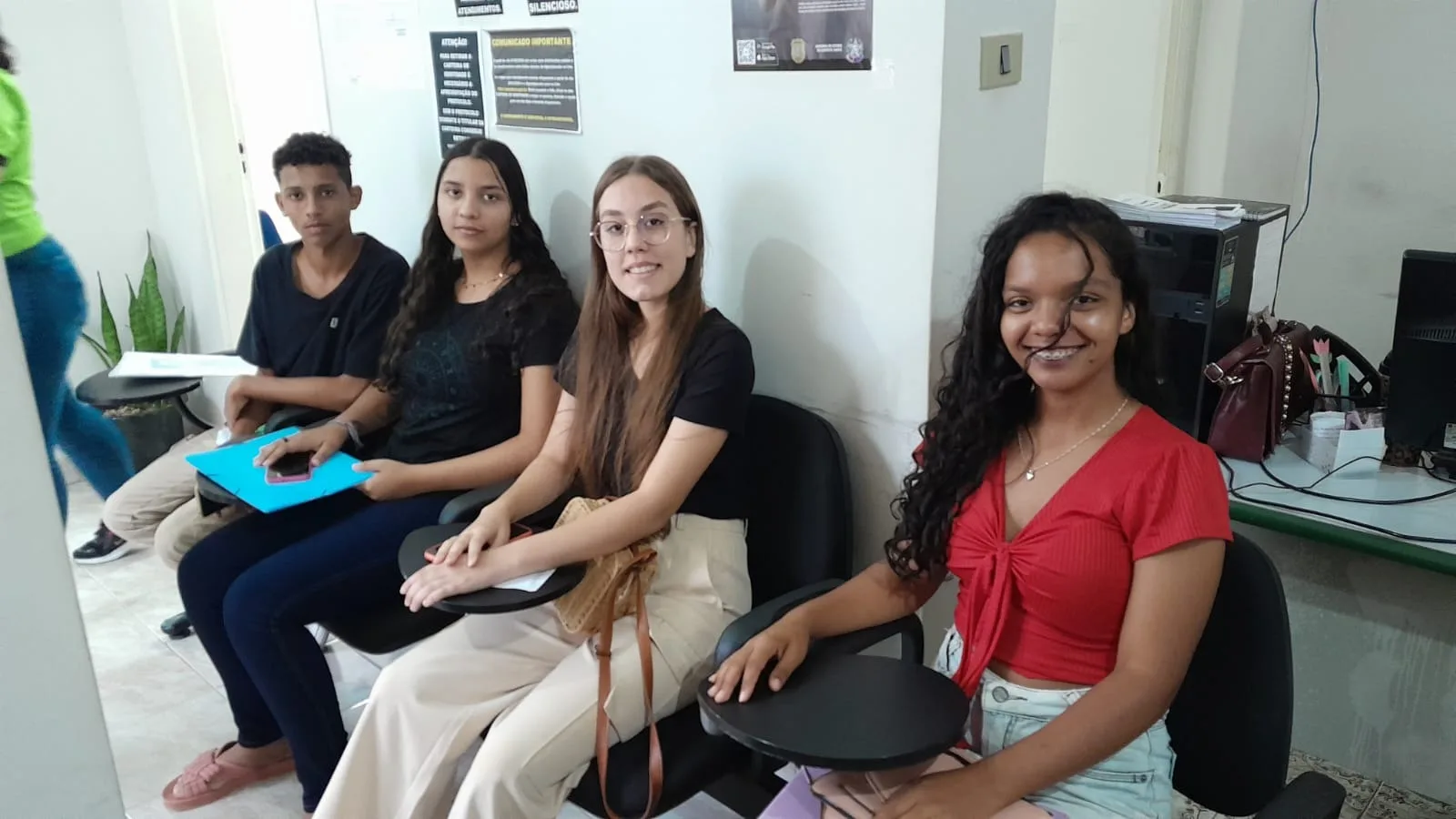 Prefeitura de Barra de São Francisco auxilia estudantes a emitirem nova Carteira de Identidade