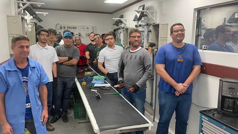Senai qualifica profissionais de Eletricista Predial em Barra de São Francisco