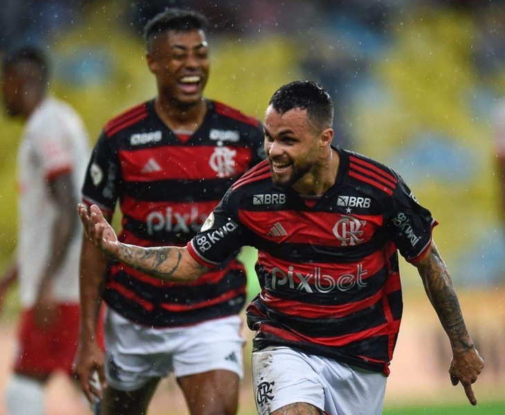 Michael marca no seu retorno e Flamengo volta a vencer no Brasileirão com 2 a 1