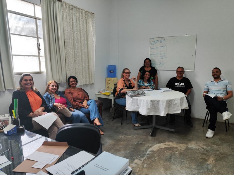 Secretaria de Educação de Barra de São Francisco presta contas de ações dos últimos três anos e meio ao Conselho Municipal de Educação