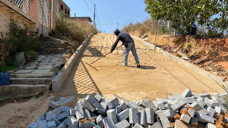 Prefeitura de Barra de São Francisco retoma obras de pavimentação na Vila João gomes