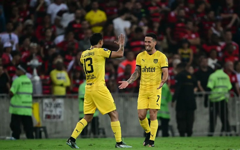 Peñarol vence Flamengo e complica Rubro-Negro na Libertadores