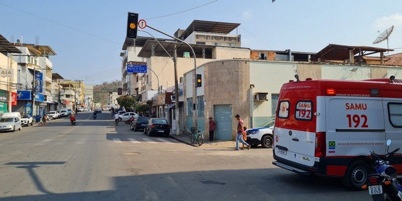 Acidente no centro deixa uma pessoa ferida em Barra de São Francisco