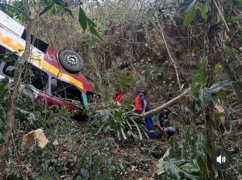 Tragédia na Serra da Barriga: 17 mortos em acidente com ônibus escolar em Alagoas