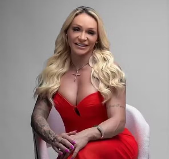 Aline Bianca, musa da Independente de Boa Vista, durante desfile no Carnaval de Vitória, horas antes de sofrer um infarto