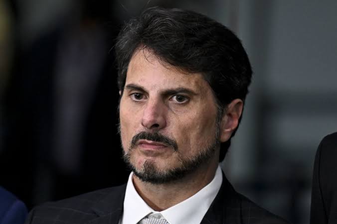 Senador Marcos do Val recebe tornozeleira eletrônica após viagem aos EUA