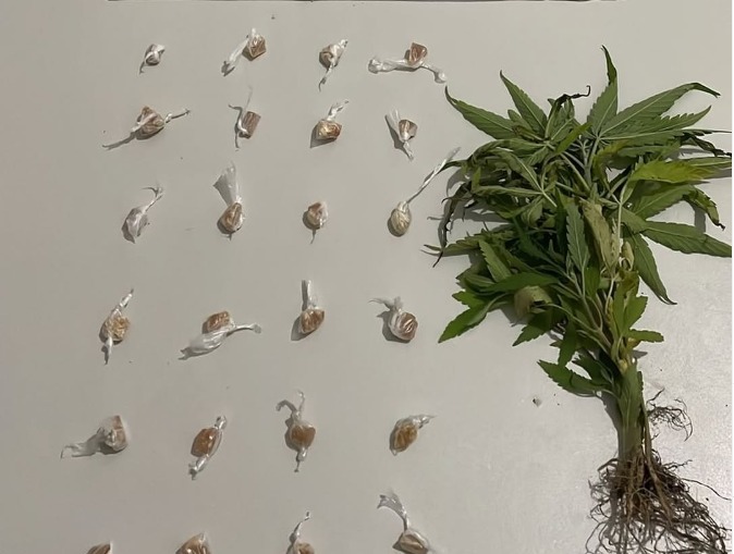 PM prende homem e apreende menor por tráfico de drogas, no bairro Pires Albuquerque – Mantena